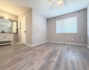 9200 W Bellfort Street - Photo Thumbnail 11