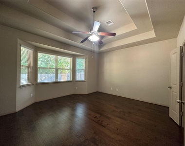 2423 Garden Shadow Drive - Photo Thumbnail 9