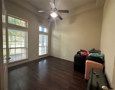 2423 Garden Shadow Drive - Photo Thumbnail 3