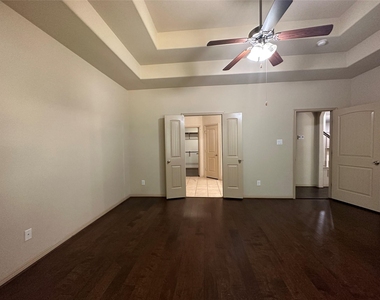 2423 Garden Shadow Drive - Photo Thumbnail 10