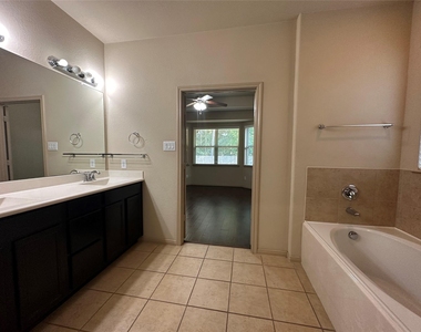 2423 Garden Shadow Drive - Photo Thumbnail 12
