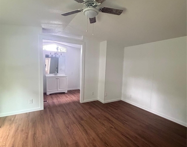 104 Kyle Drive - Photo Thumbnail 4