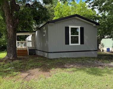 104 Kyle Drive - Photo Thumbnail 1