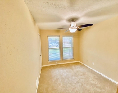 8646 Sunny Ridge Drive - Photo Thumbnail 9