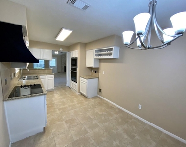 8646 Sunny Ridge Drive - Photo Thumbnail 5