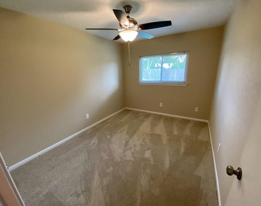 8646 Sunny Ridge Drive - Photo Thumbnail 11