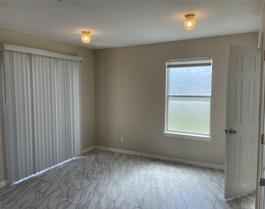 12418 Sunlit Wood Way - Photo Thumbnail 3