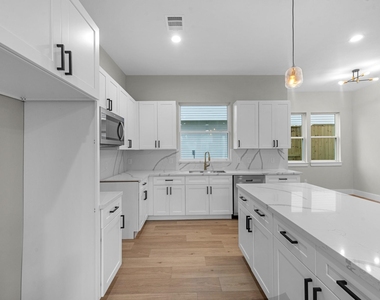 2348 Delafield Street - Photo Thumbnail 7
