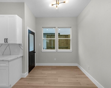2348 Delafield Street - Photo Thumbnail 8