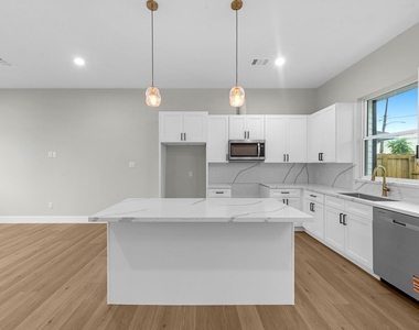 2348 Delafield Street - Photo Thumbnail 6