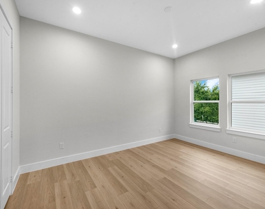 2348 Delafield Street - Photo Thumbnail 18