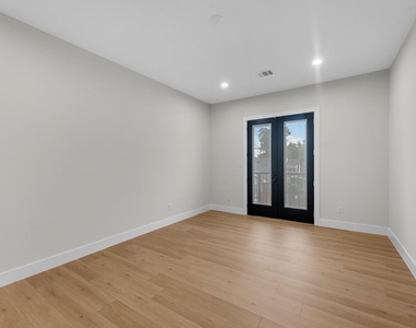 2348 Delafield Street - Photo Thumbnail 13