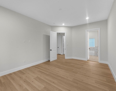 2348 Delafield Street - Photo Thumbnail 14