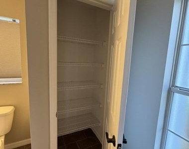 1483 Hemingway Boulevard - Photo Thumbnail 19