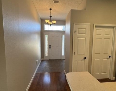 1483 Hemingway Boulevard - Photo Thumbnail 10