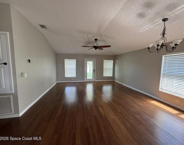 1483 Hemingway Boulevard - Photo Thumbnail 9
