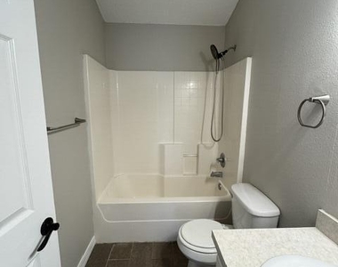 1483 Hemingway Boulevard - Photo Thumbnail 25