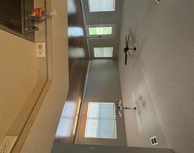1483 Hemingway Boulevard - Photo Thumbnail 7