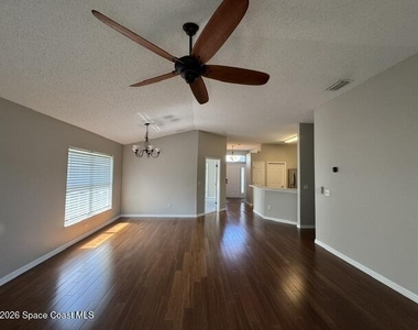 1483 Hemingway Boulevard - Photo Thumbnail 14