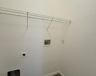 1483 Hemingway Boulevard - Photo Thumbnail 6