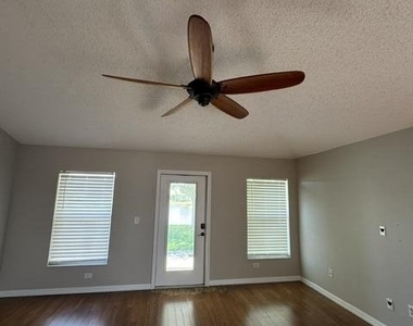 1483 Hemingway Boulevard - Photo Thumbnail 11
