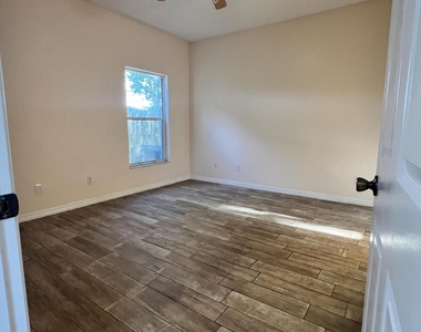 957 W Bimini Avenue W - Photo Thumbnail 7