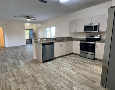 957 W Bimini Avenue W - Photo Thumbnail 5