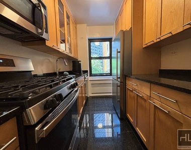 East 55th Street - Photo Thumbnail 1