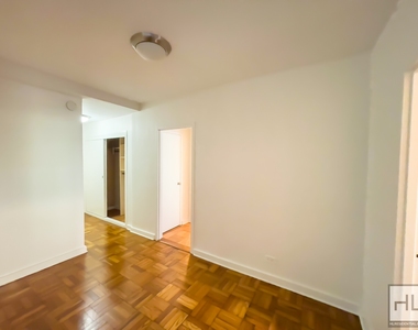 East 55 Street - Photo Thumbnail 1