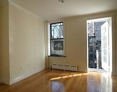 E 7th St. - Photo Thumbnail 2