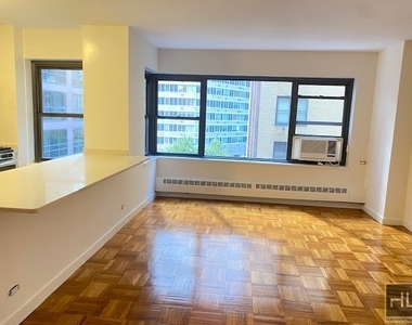 East 55 Street - Photo Thumbnail 2