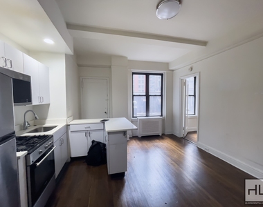 East 46 Street - Photo Thumbnail 1