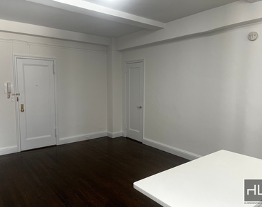 East 46 Street - Photo Thumbnail 7
