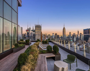 10th Avenue - Photo Thumbnail 10