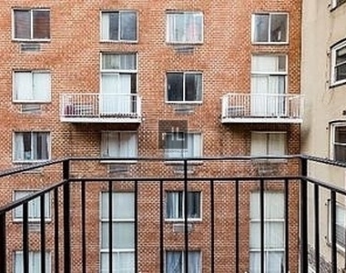 East 23 Street - Photo Thumbnail 5