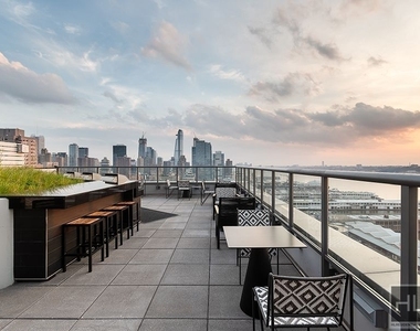 West 57th Street - Photo Thumbnail 11