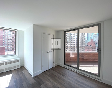 Second Avenue - Photo Thumbnail 2