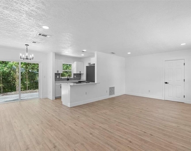 2240 Conway Drive - Photo Thumbnail 4