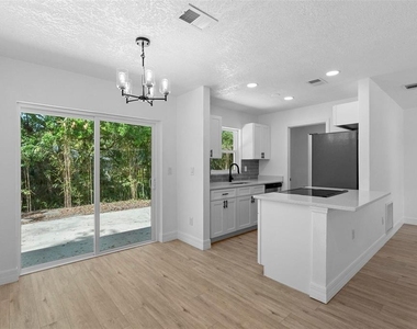 2240 Conway Drive - Photo Thumbnail 6