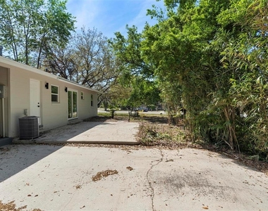 2240 Conway Drive - Photo Thumbnail 27