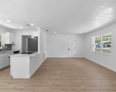 2240 Conway Drive - Photo Thumbnail 9
