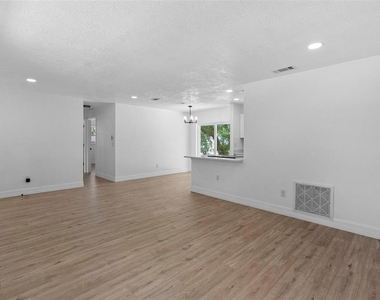 2240 Conway Drive - Photo Thumbnail 16