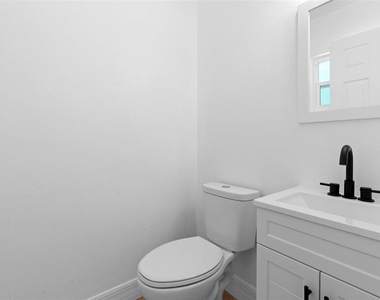 2240 Conway Drive - Photo Thumbnail 20