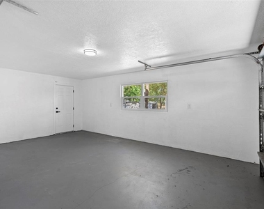 2240 Conway Drive - Photo Thumbnail 15