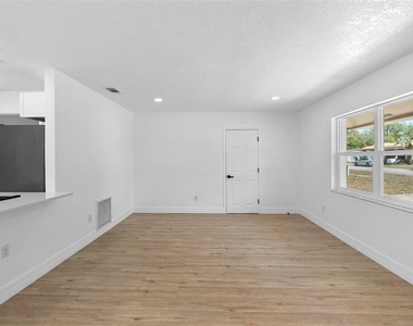 2240 Conway Drive - Photo Thumbnail 14