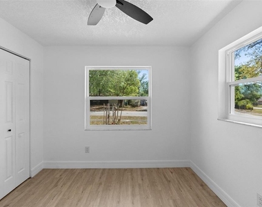 2240 Conway Drive - Photo Thumbnail 21