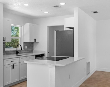 2240 Conway Drive - Photo Thumbnail 10