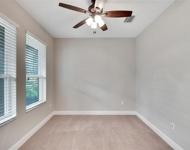 5320 Sagecrest Drive - Photo Thumbnail 8