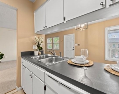 527 S Lincoln Avenue - Photo Thumbnail 6