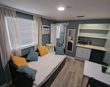 4538 W Minnehaha Street - Photo Thumbnail 9